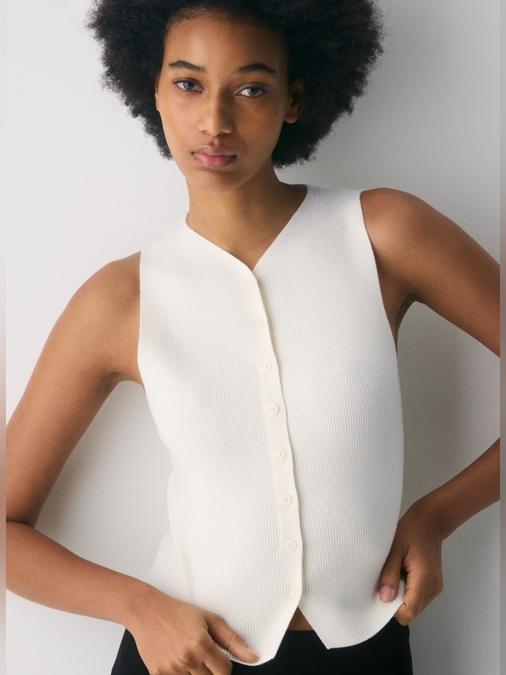 Wilfred Croquet Vest - Wonder Yarn
Knit slim-fit button-up in Light Birch